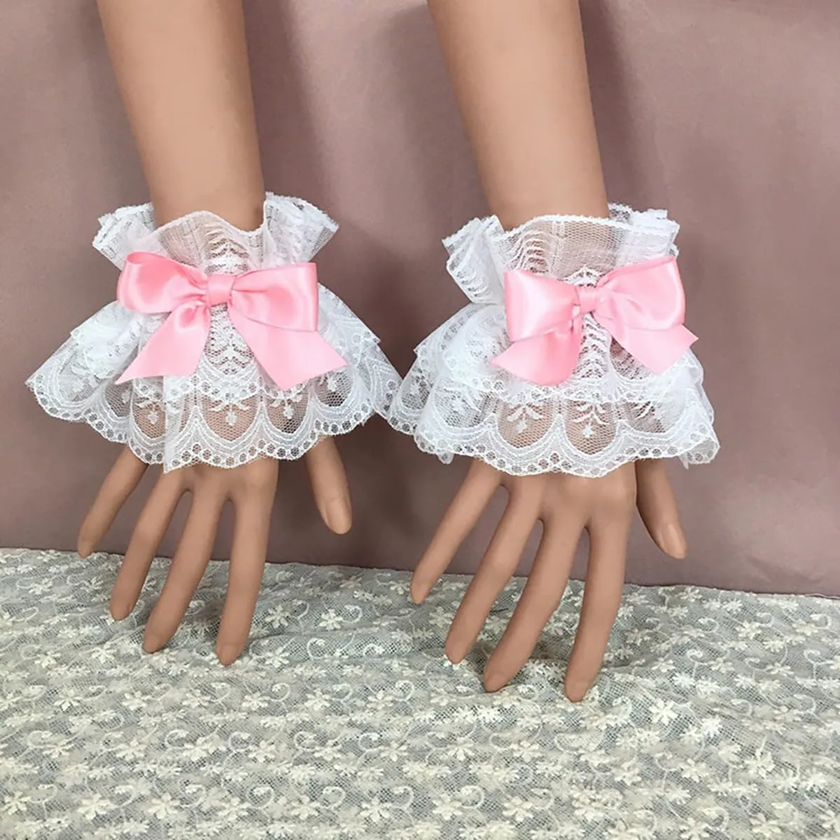 1 Pair Lolita Lace Gloves White Bow Hand Sleeve Sexy Lace Elastic Bracelet Women Ruffled Floral Lace Wrist Cuffs