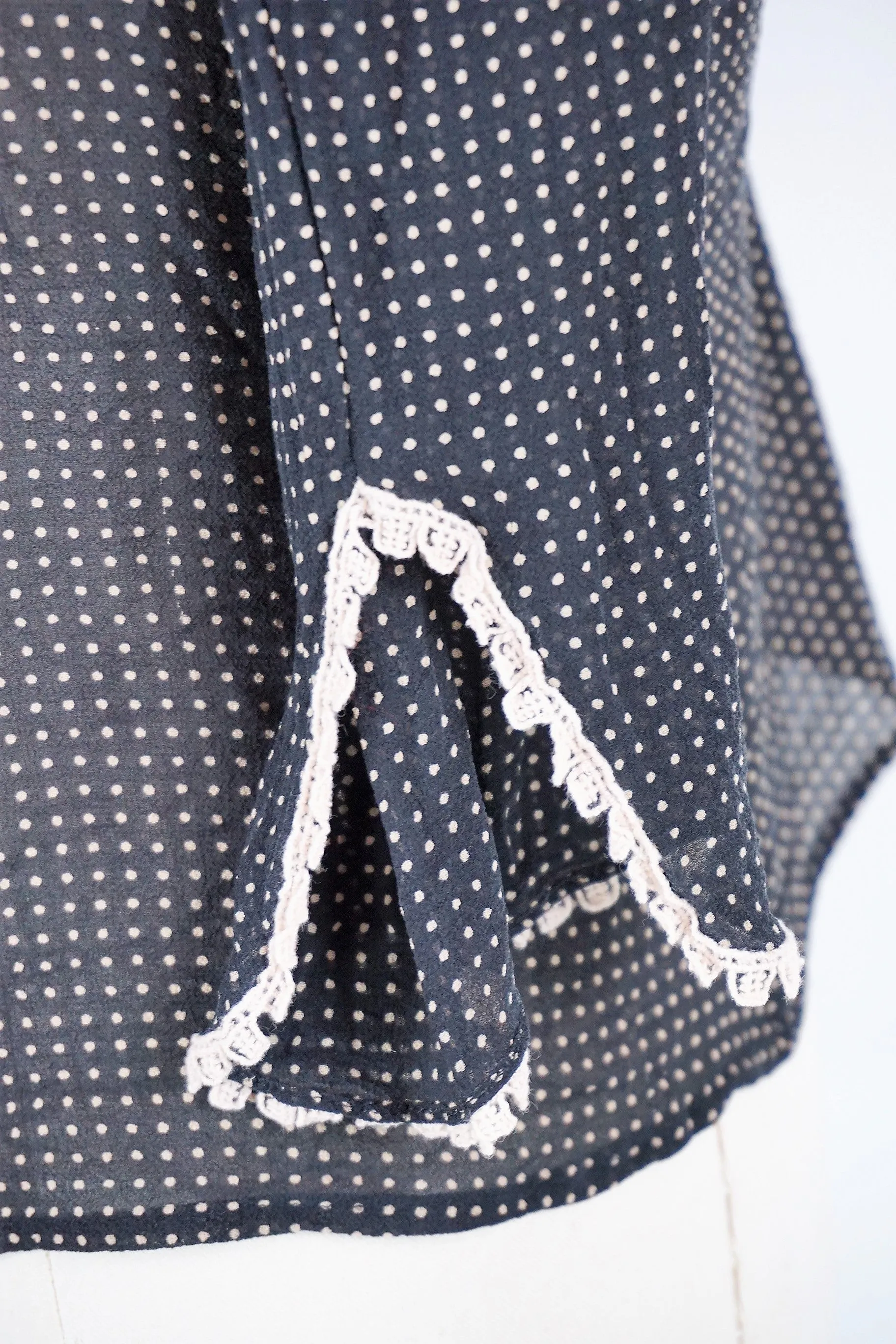Black and ivory polkadot top, 40s style