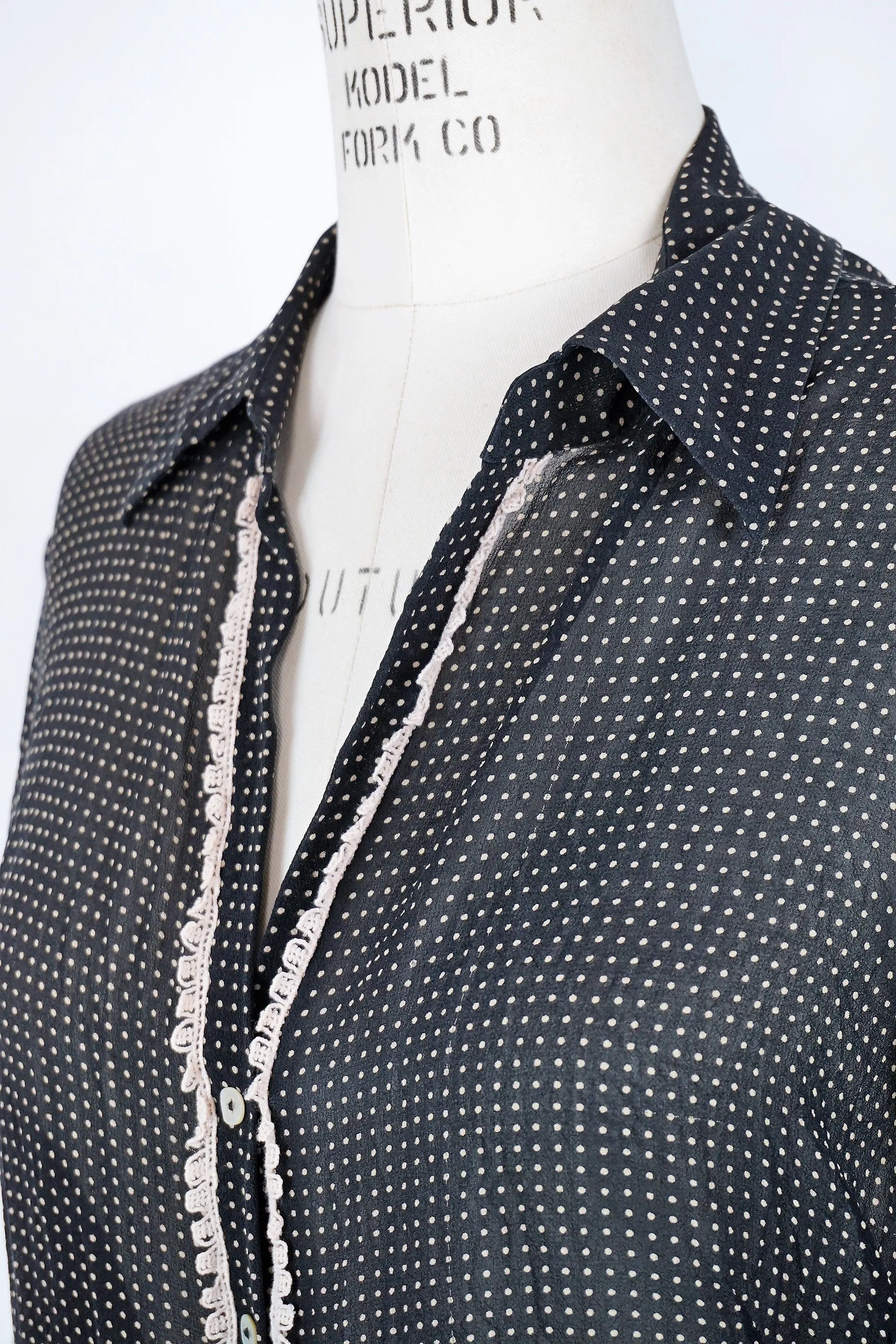 Black and ivory polkadot top, 40s style