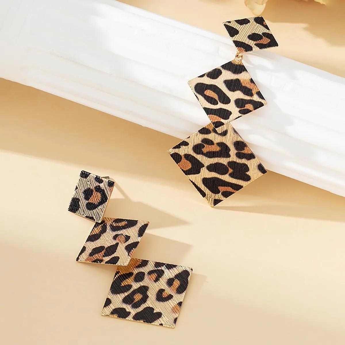 Leopard Print Earrings for Women Brown Geometry Teardrop Drop Dangle Earrings Personalized Long Rhombus Fringe Leopard Print Earrings Vintage Irregular Geometric Statement Earrings Fashion Party Jewelry