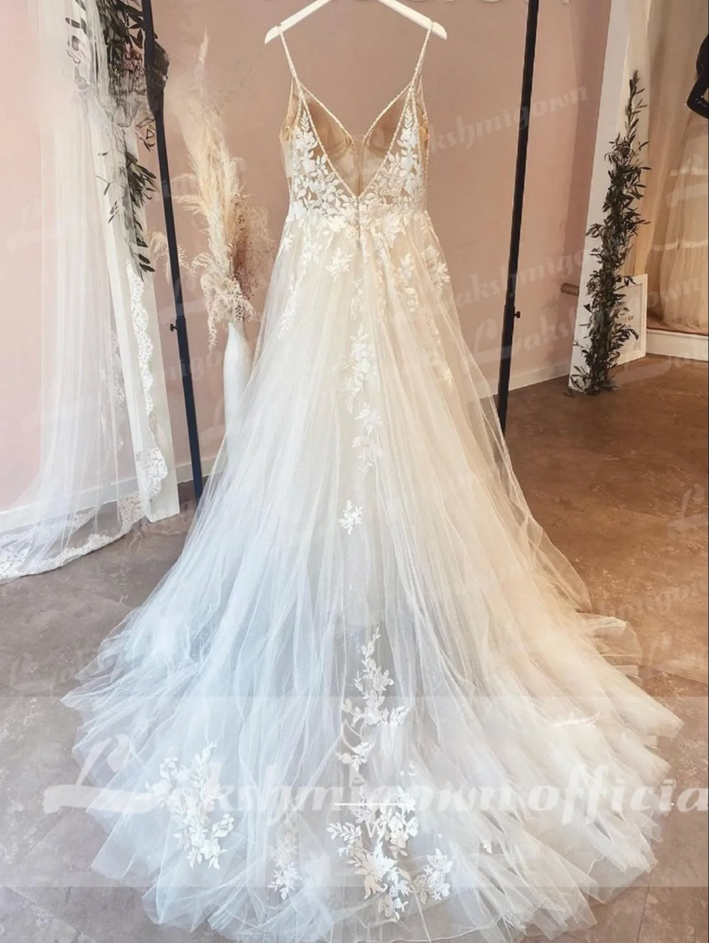 Spaghetti Strap Lace Wedding Dress With V Neckline Tulle Bridal Gown
